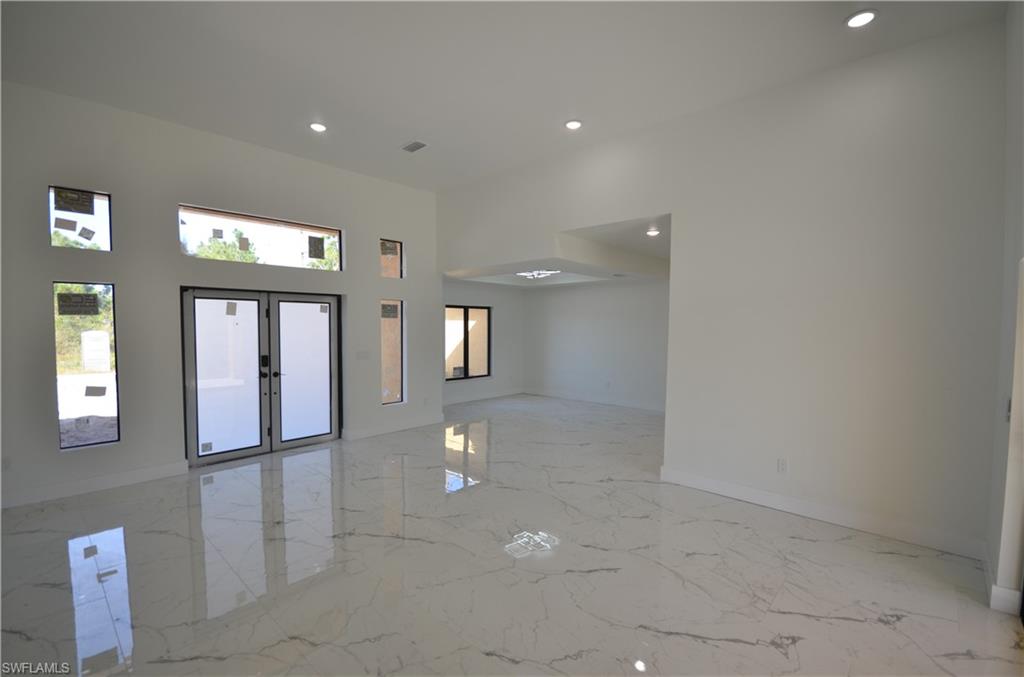 1242 Hathor St E Property Photo 17