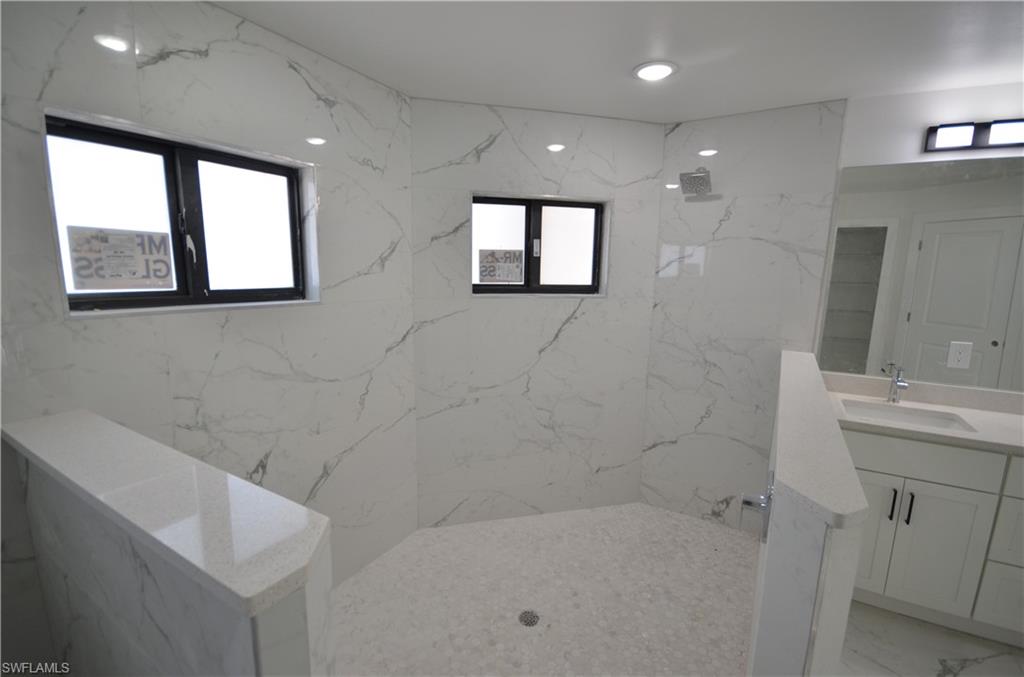 1242 Hathor St E Property Photo 19