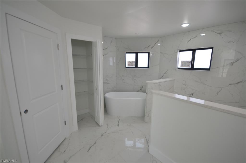 1242 Hathor St E Property Photo 20