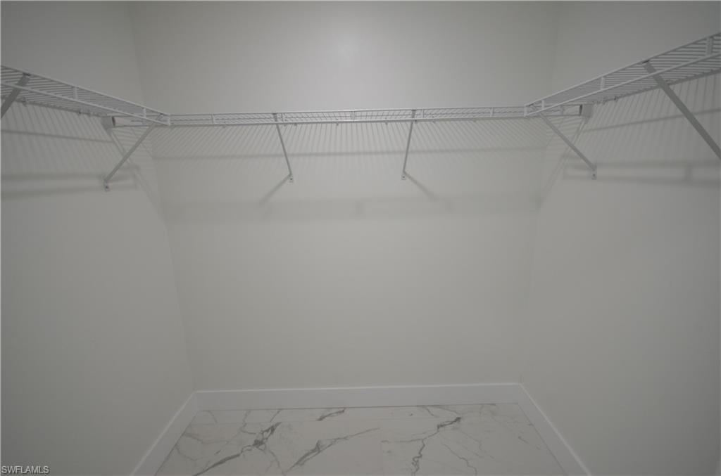 1242 Hathor St E Property Photo 22