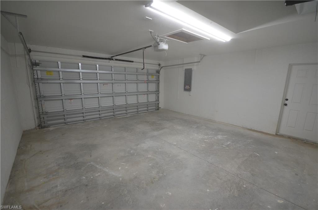 1242 Hathor St E Property Photo 25