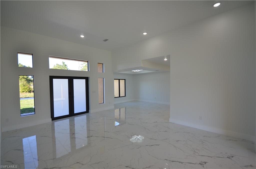 1242 Hathor St E Property Photo 26
