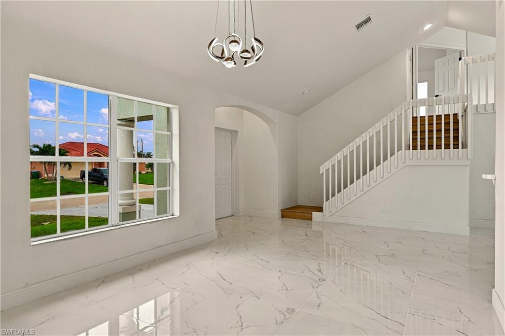 928 Se 5th Ct Property Photo 4