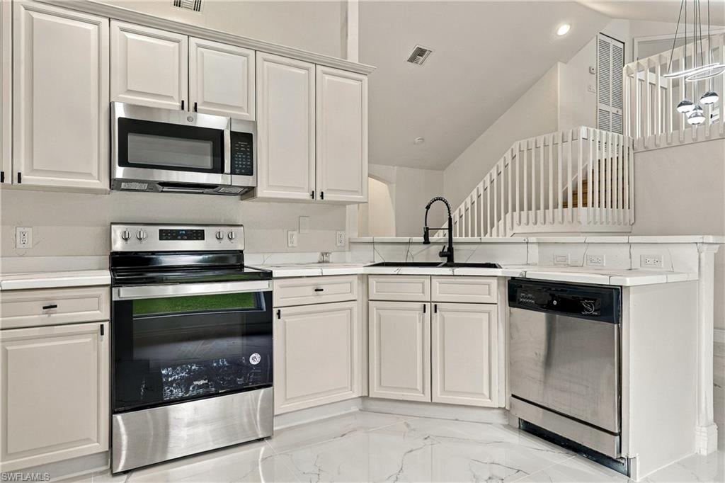 928 Se 5th Ct Property Photo 6