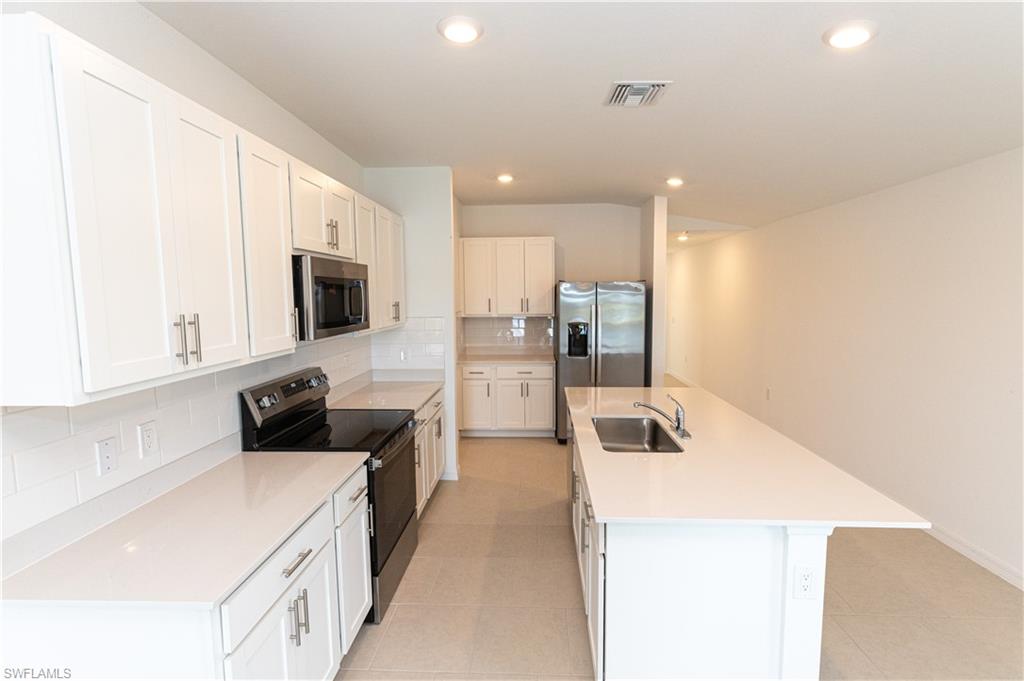 16030 Palos Verdes St Property Photo 6