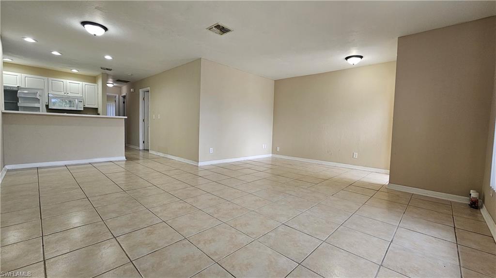 3026 Santa Barbara Blvd Property Photo 5