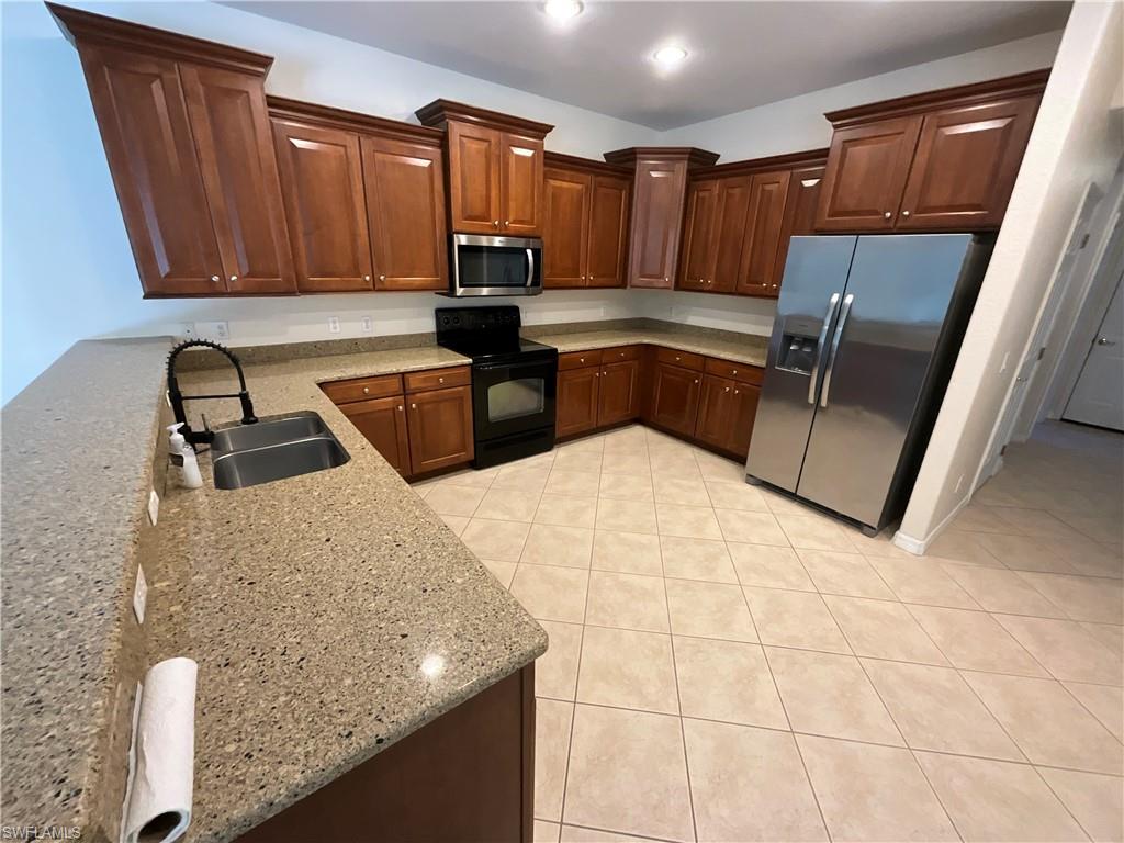 12470 Rock Ridge Ln Property Photo 2