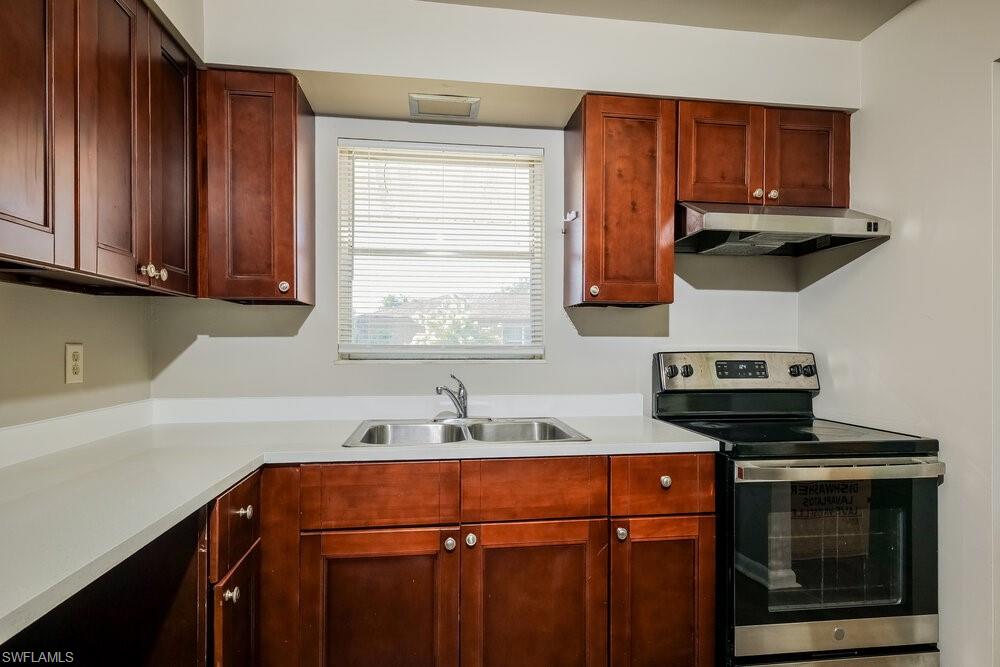 502 Leeland Heights Blvd E Property Photo 8