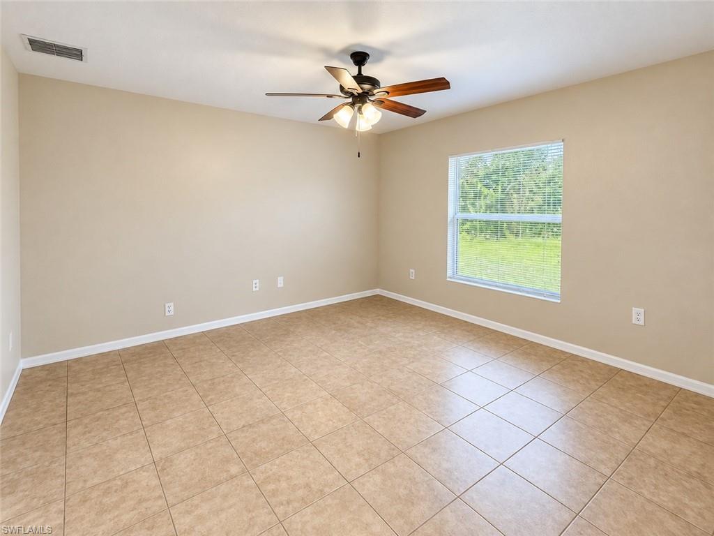 1023 Maddock St E Property Photo 5