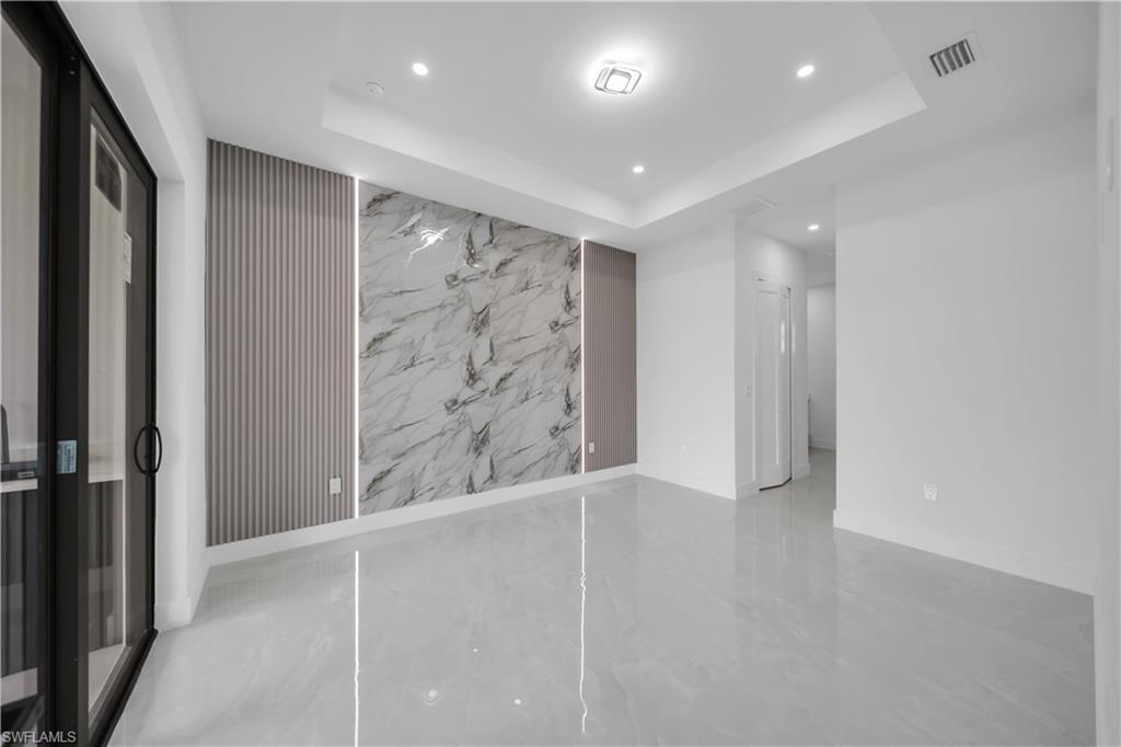 710 Almelia St E Property Photo 9