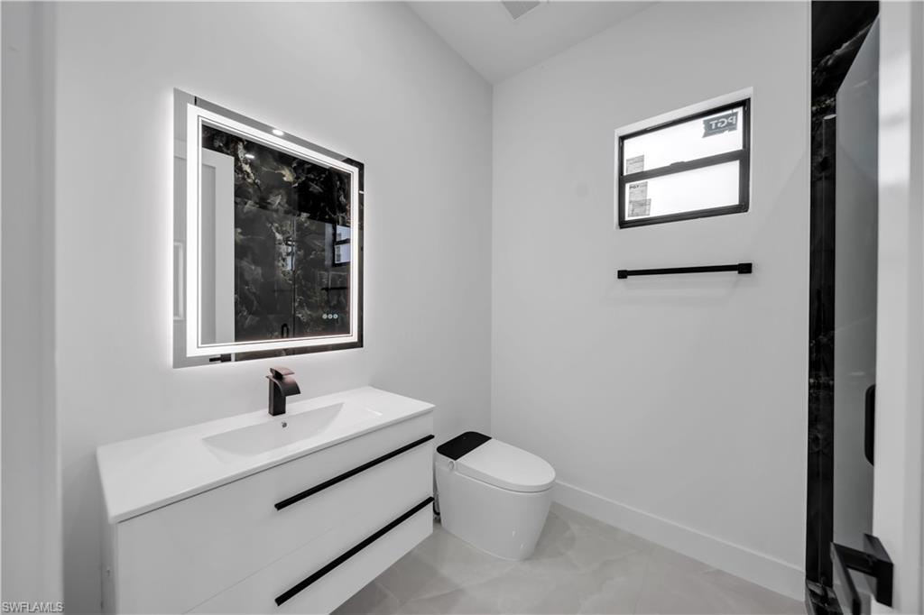 710 Almelia St E Property Photo 16