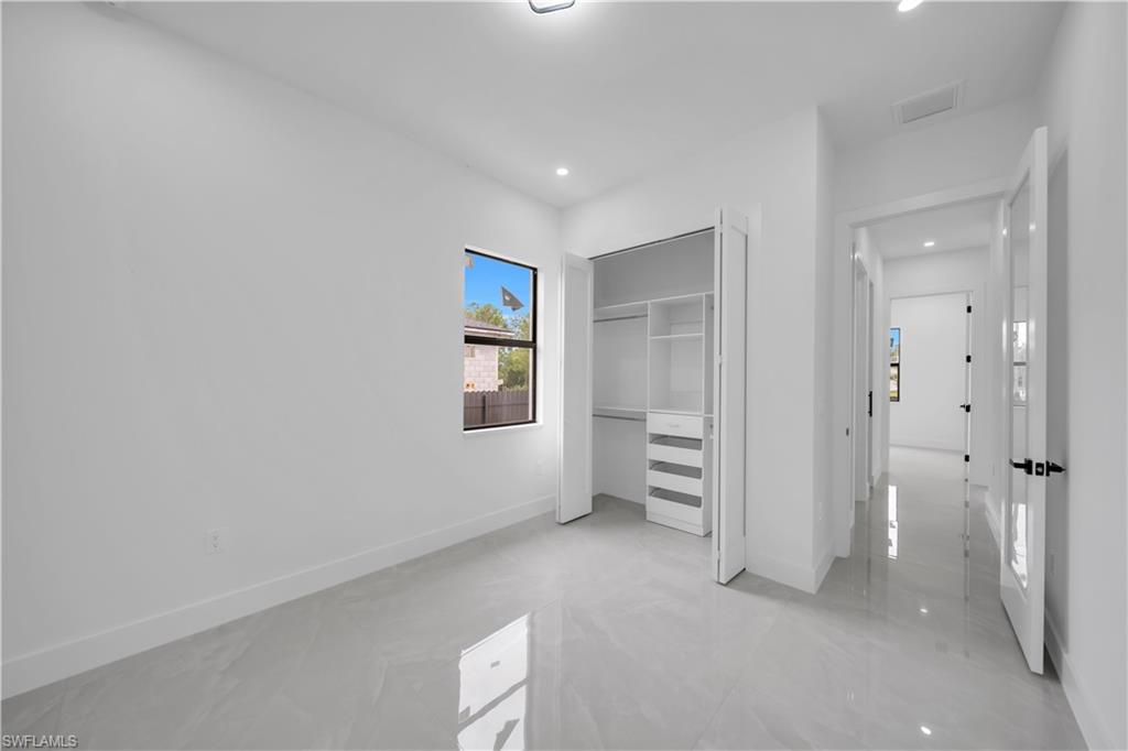 710 Almelia St E Property Photo 19