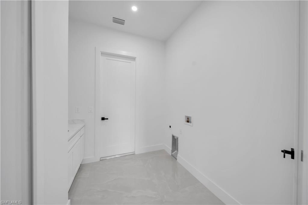710 Almelia St E Property Photo 30