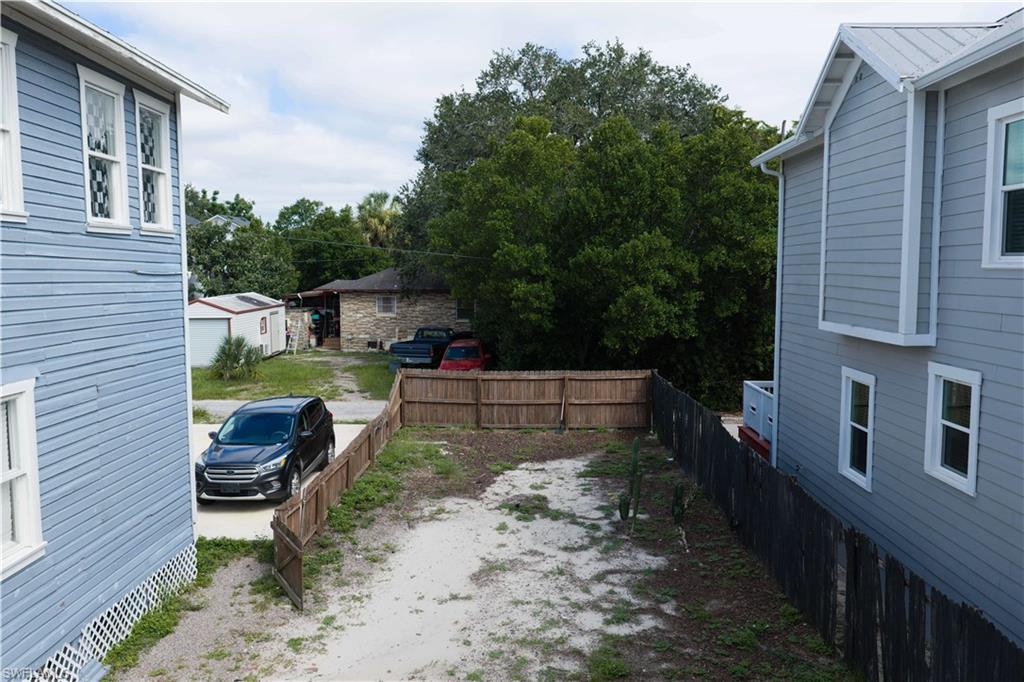 1912 E Columbus Dr Dr Property Photo 2