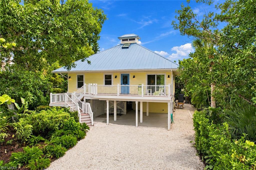 726 Cardium St Property Photo 3