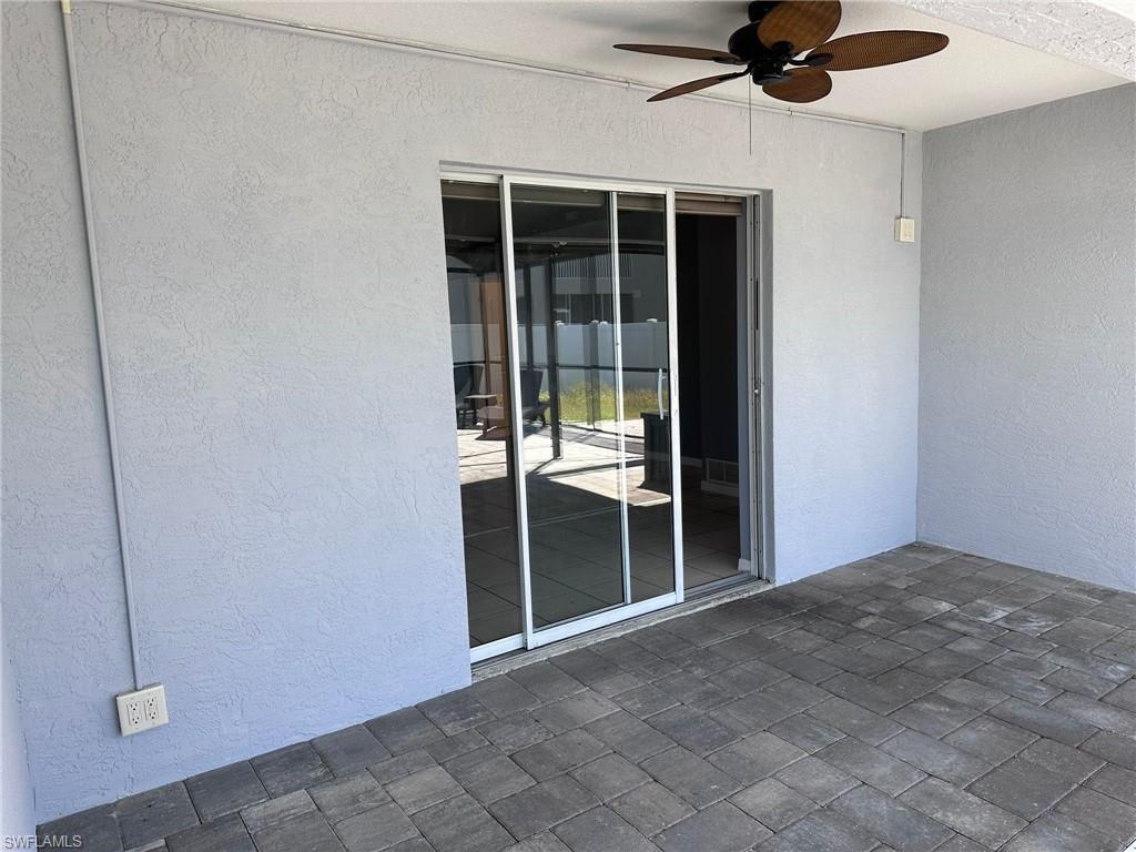 2926 Se Santa Barbara Pl Property Photo 5