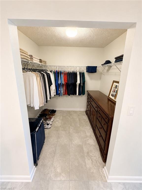 6952 Winkler Rd Property Photo 9