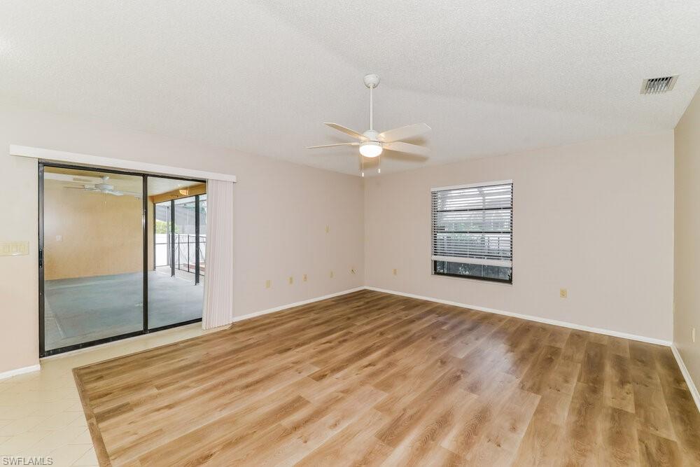 5453 Colonial Oaks Blvd Property Photo 3