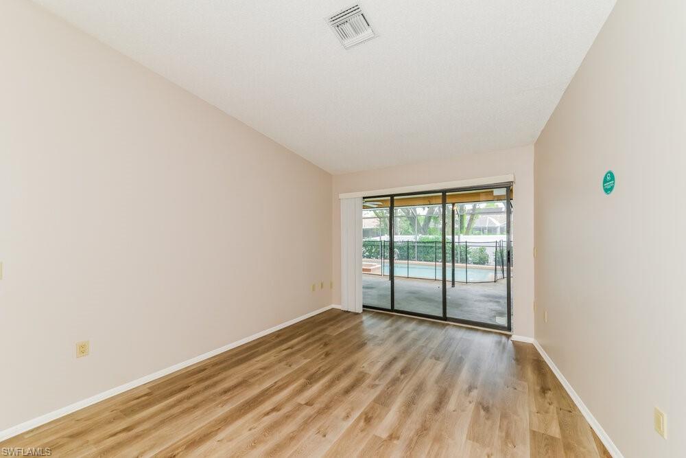 5453 Colonial Oaks Blvd Property Photo 7