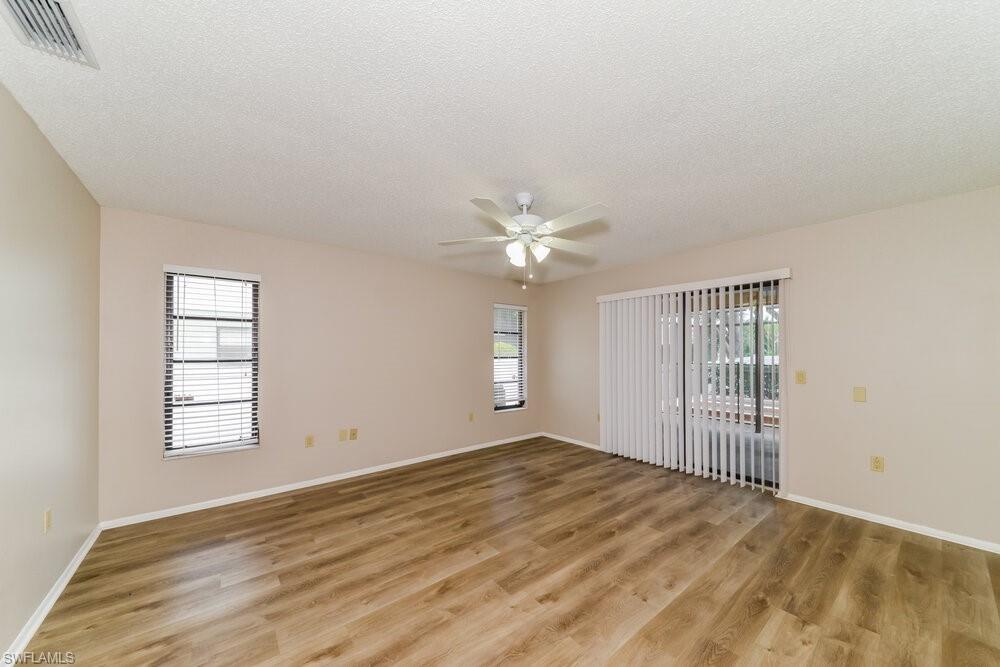 5453 Colonial Oaks Blvd Property Photo 8