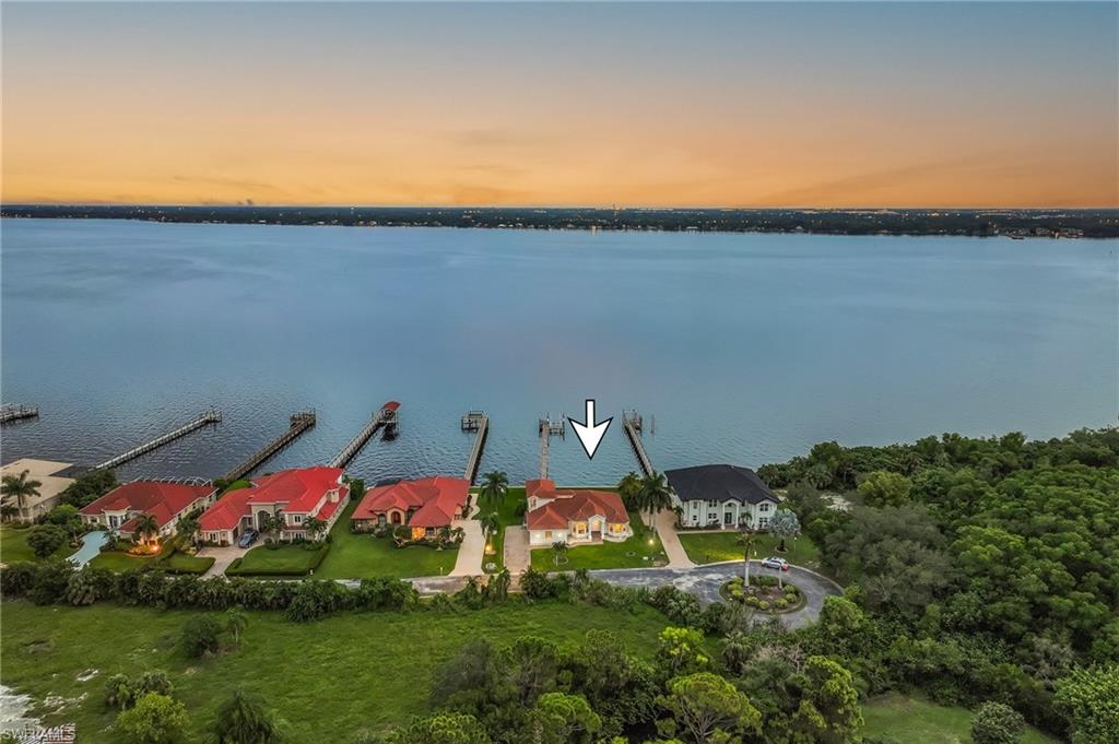 6140 River Shore Ct Property Photo 2