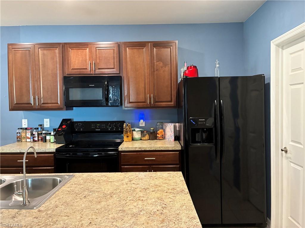 10733 Crossback Ln Property Photo 8