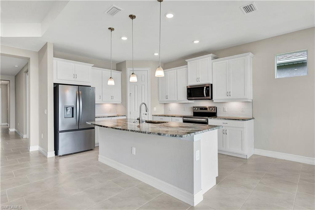 447 Spring Hill Lake Loop Property Photo 13