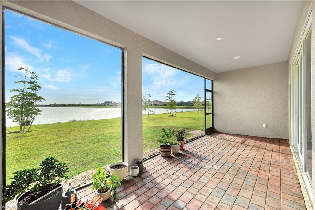 447 Spring Hill Lake Loop Property Photo 25