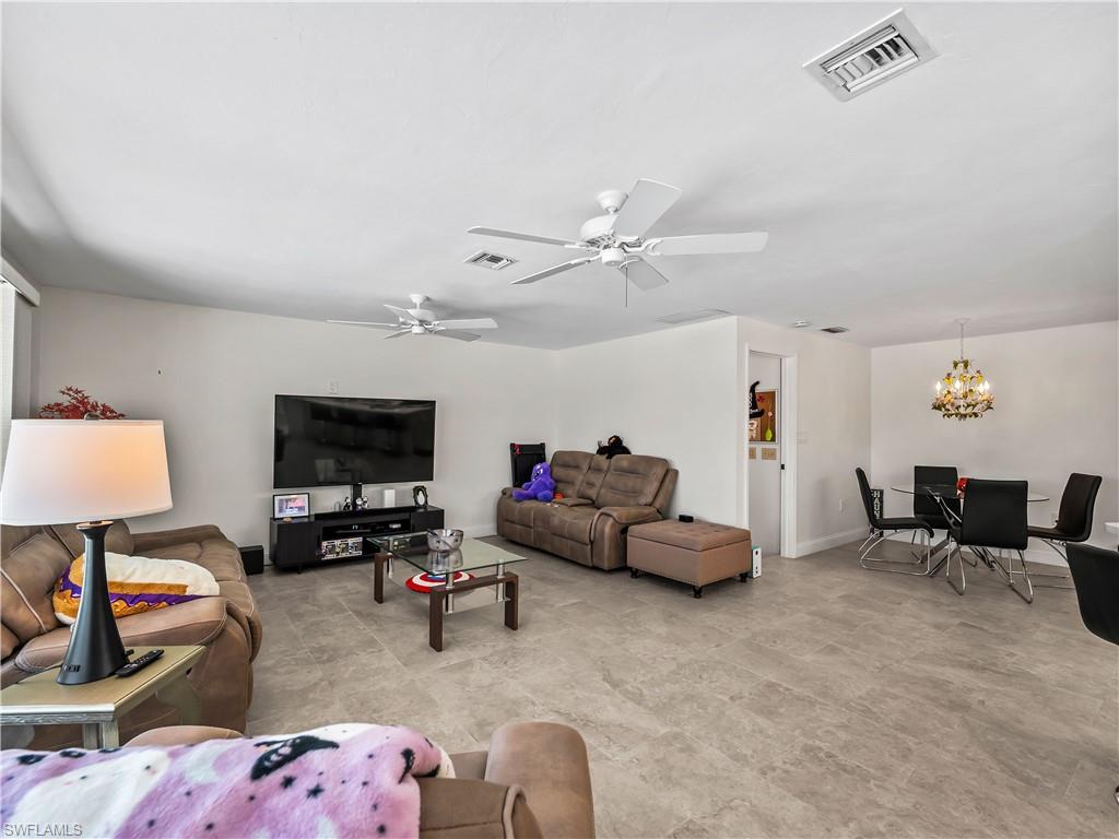 290 3rd St W Property Photo 12