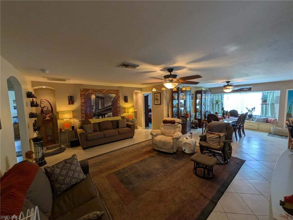 20503 Fern Cir Property Photo 3
