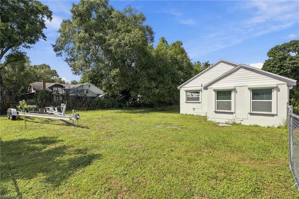 380 New York Dr Property Photo 3