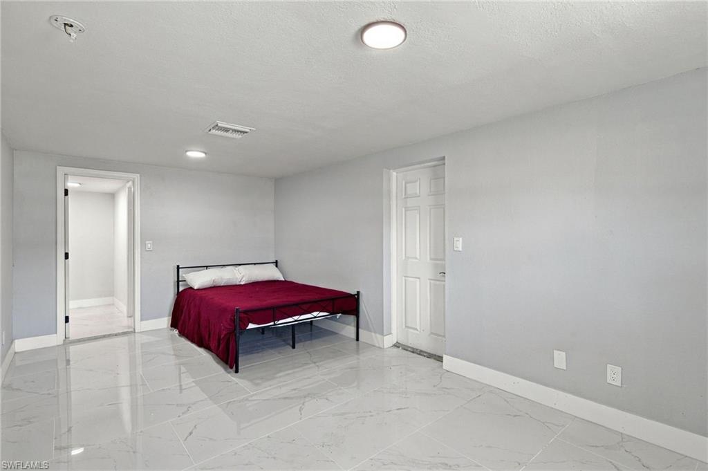 380 New York Dr Property Photo 10