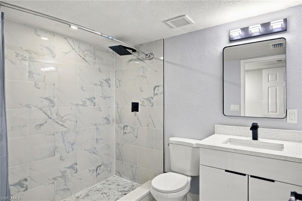380 New York Dr Property Photo 11