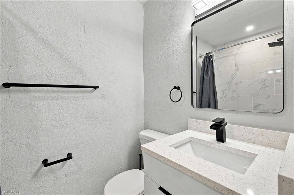 380 New York Dr Property Photo 17