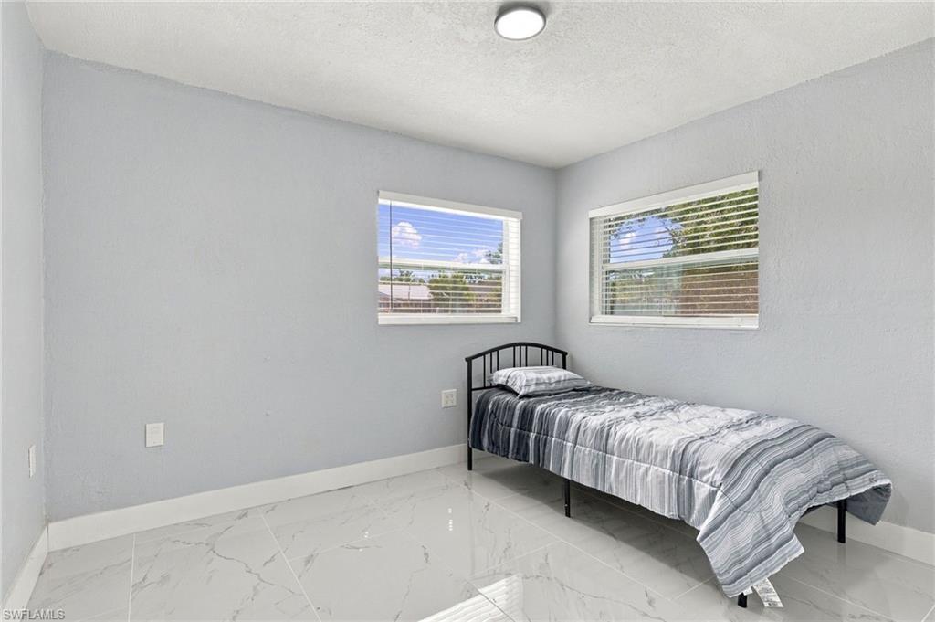 380 New York Dr Property Photo 18