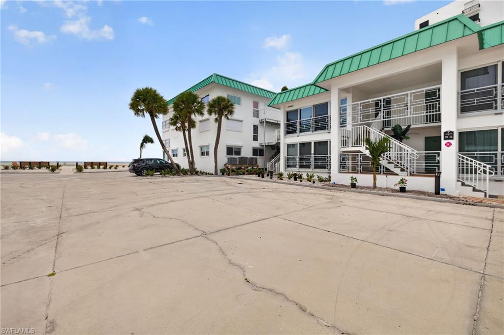 6500 Estero Blvd F118 Property Photo 32