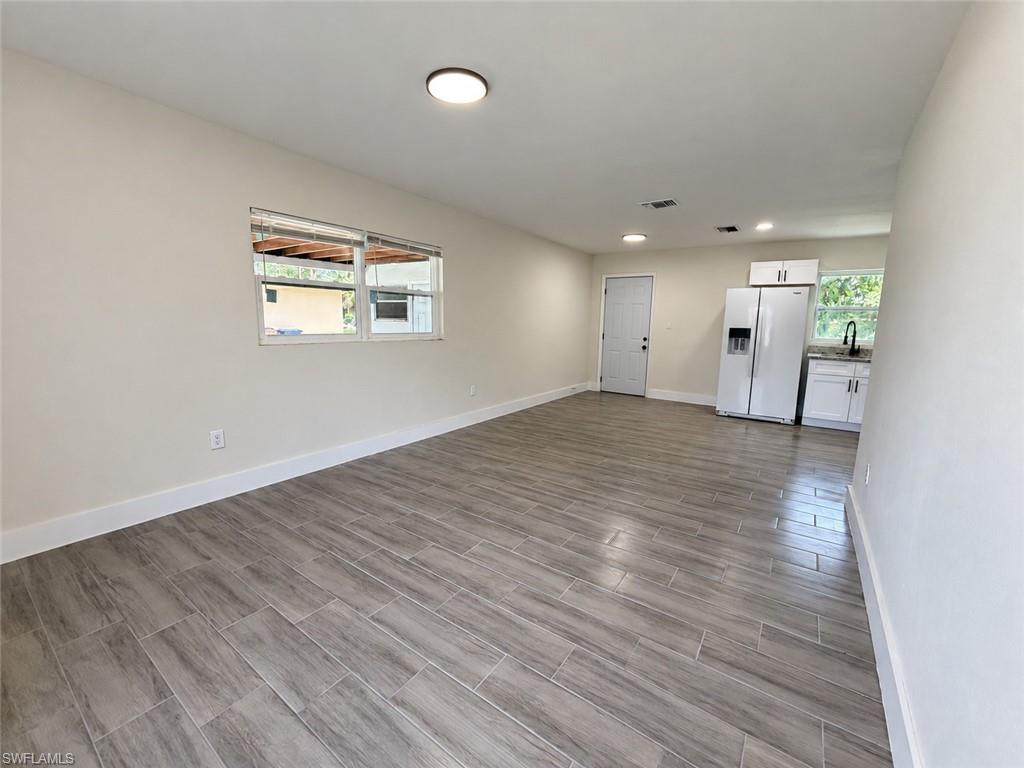 579 Wood Ave Property Photo 3