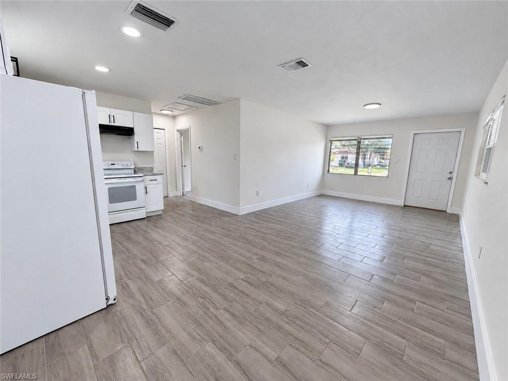579 Wood Ave Property Photo 4