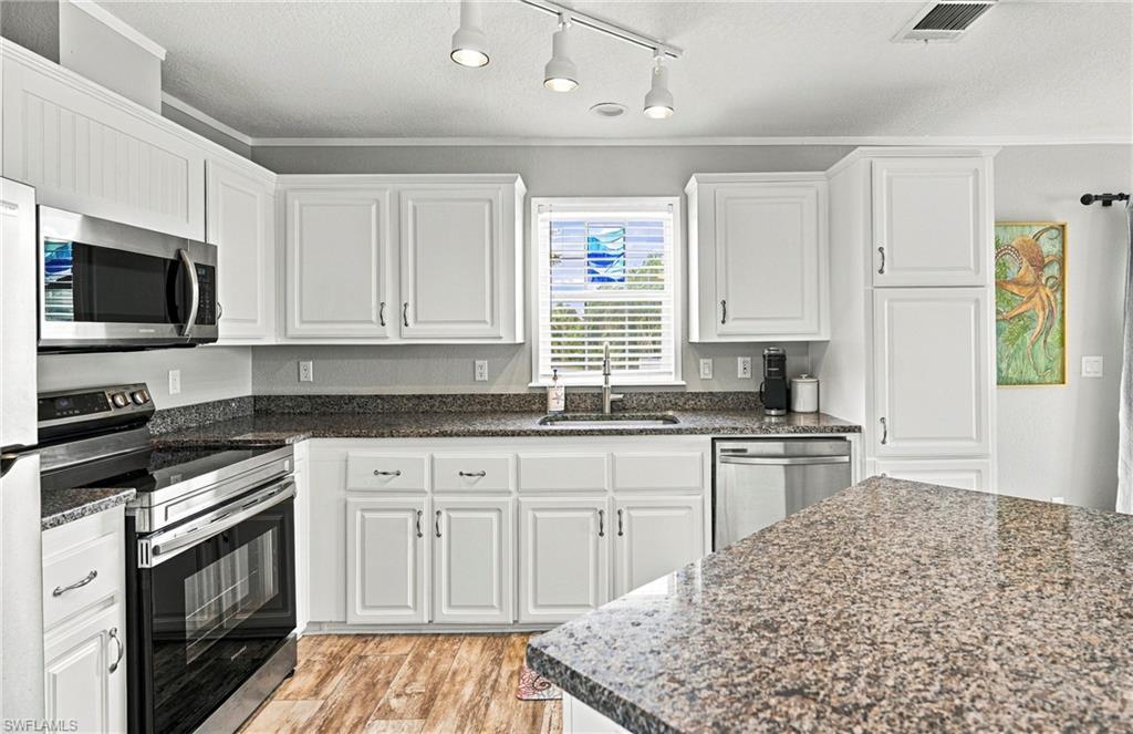 5520 Rainbow Dr Property Photo 8