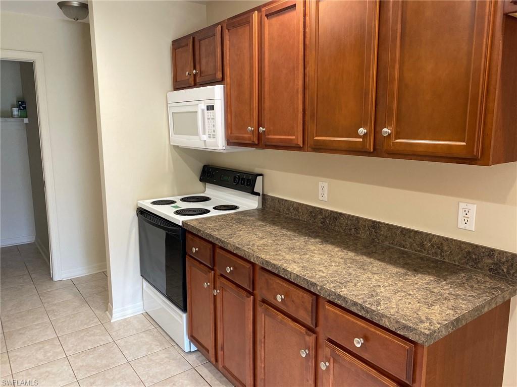 1037 Camden St E Property Photo 2