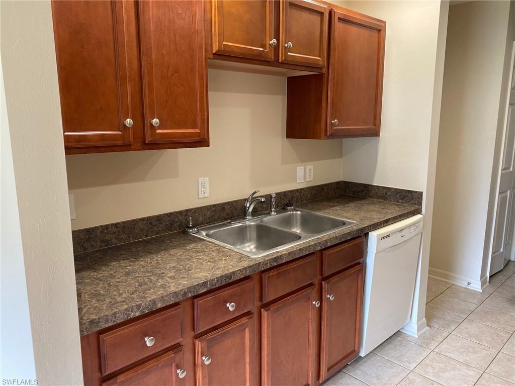 1037 Camden St E Property Photo 3