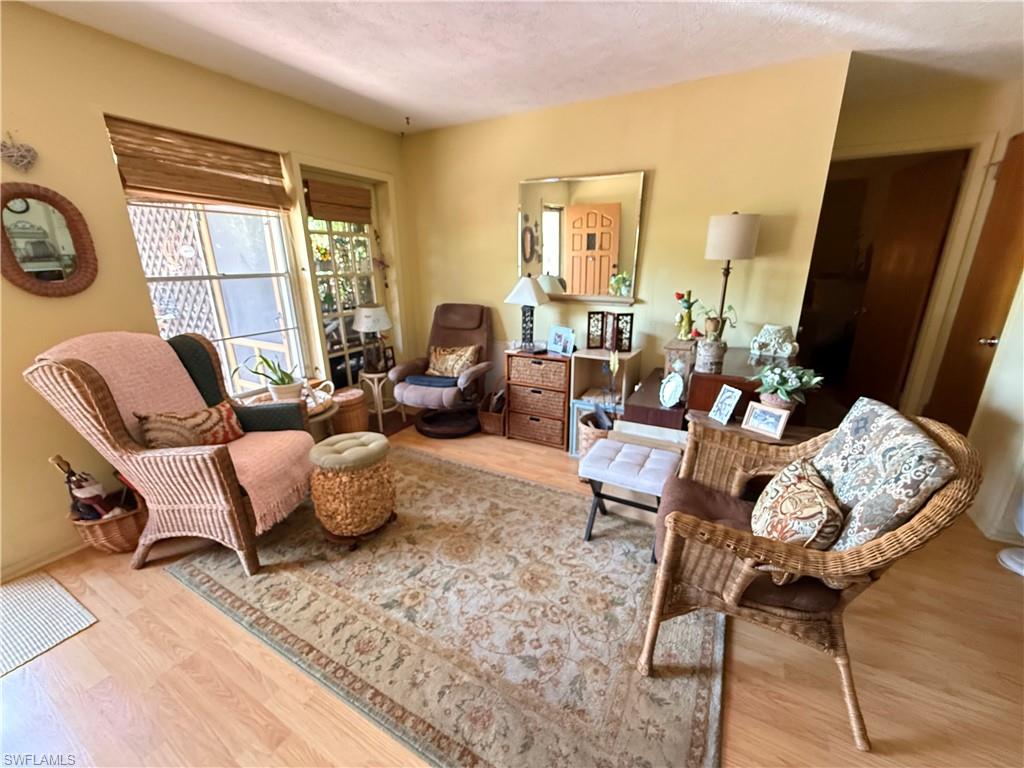 1635 Kensington Ct Property Photo 2