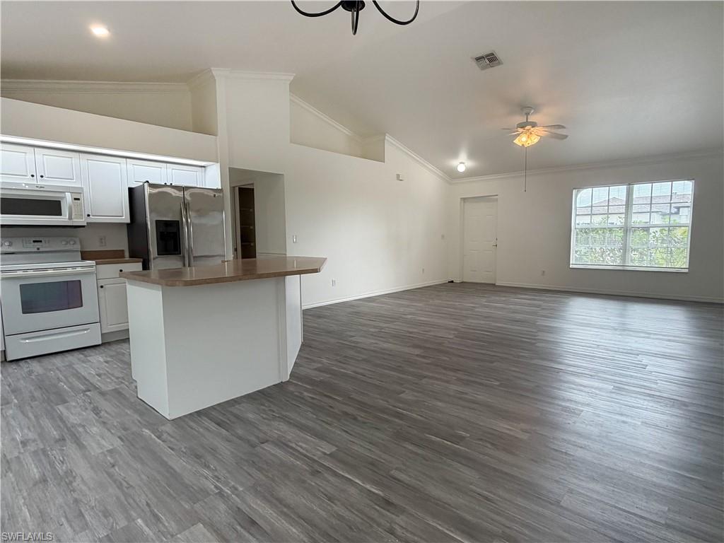 924 Nw 12th Pl Property Photo 4