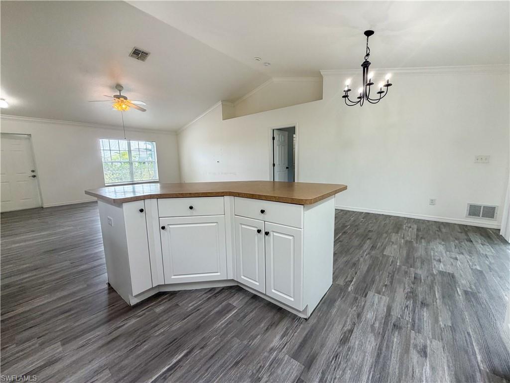 924 Nw 12th Pl Property Photo 6
