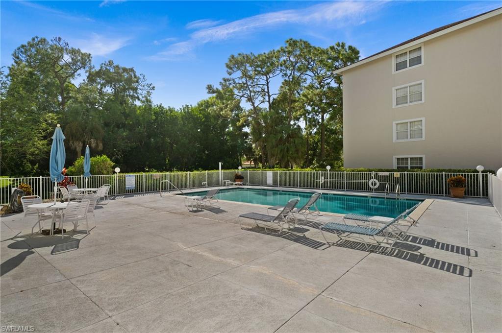 481 Quail Forest Blvd 304 Property Photo 31