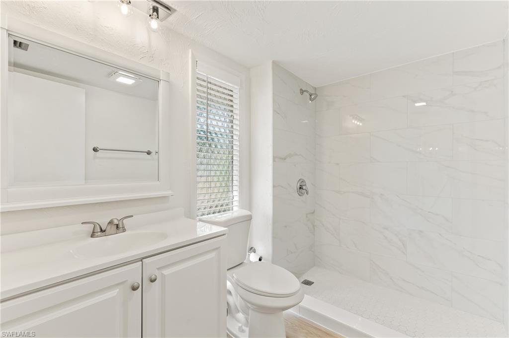 4277 Island Cir 1 Property Photo 13