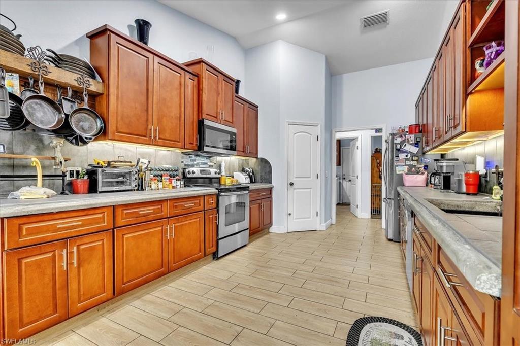 3409 Andalusia Blvd Property Photo 8