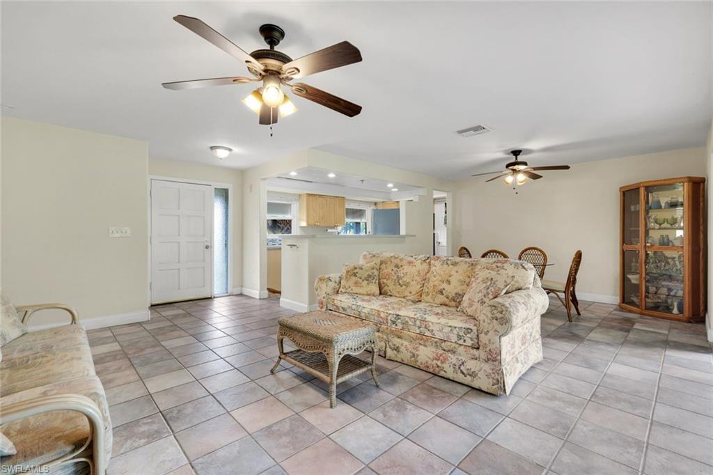 5248 Versaille Ct Property Photo 4