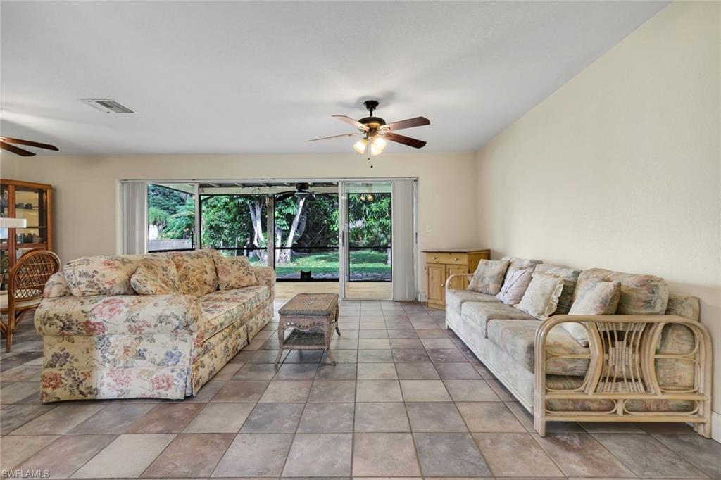 5248 Versaille Ct Property Photo 5