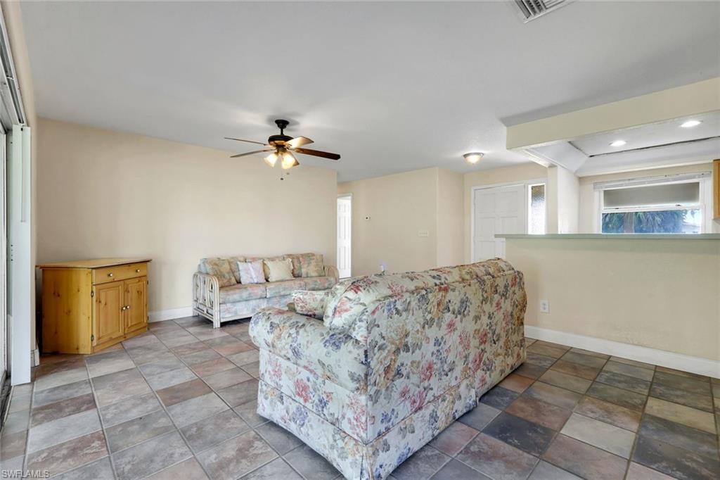 5248 Versaille Ct Property Photo 6